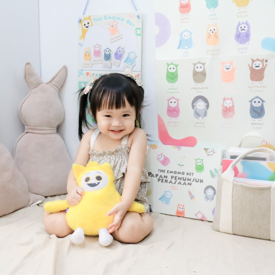 Boneka Emomo + Poster Perasaanku Hari Ini Set