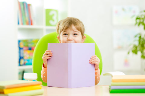 Tips Membantu Si Kecil Berusia 2 Tahun Belajar Bicara