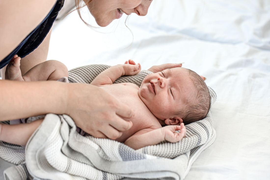 5 Cara Merangsang Perkembangan Otak Bayi Yang Baru Lahir
